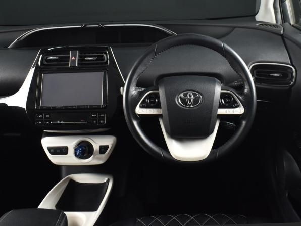Toyota Prius IV (XW50) с пробегом 2016 года, цена 1 664 997 рублей, 155198 км, лифтбек, Автокод Объявления