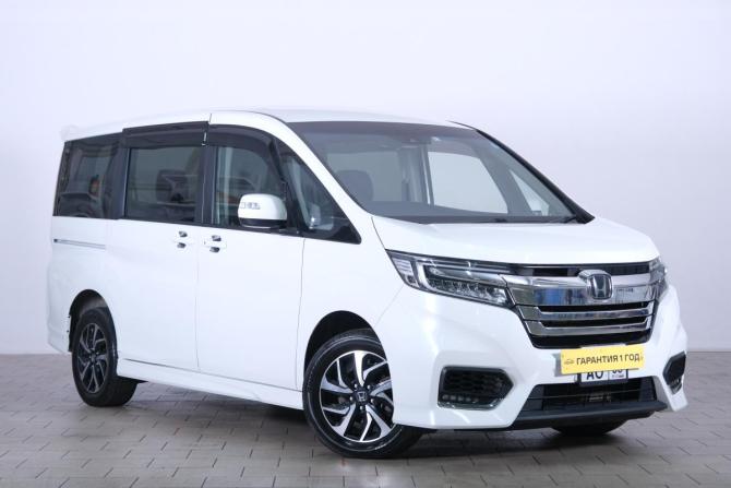 Honda Stepwgn V Рестайлинг с пробегом 2018 года, цена 2 299 000 рублей, 110000 км, минивэн, Автокод Объявления