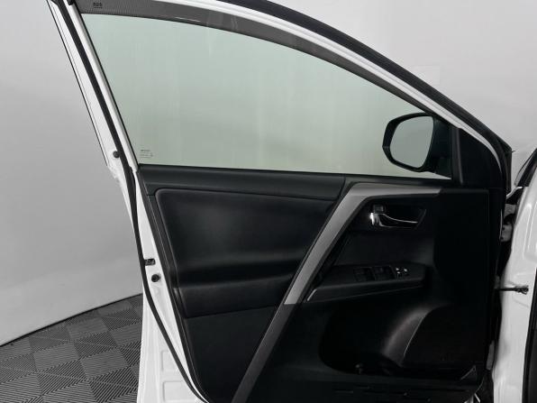 Toyota RAV4 IV (XA40) Рестайлинг с пробегом 2017 года, цена 2 299 000 рублей, 191000 км, внедорожник, Автокод Объявления