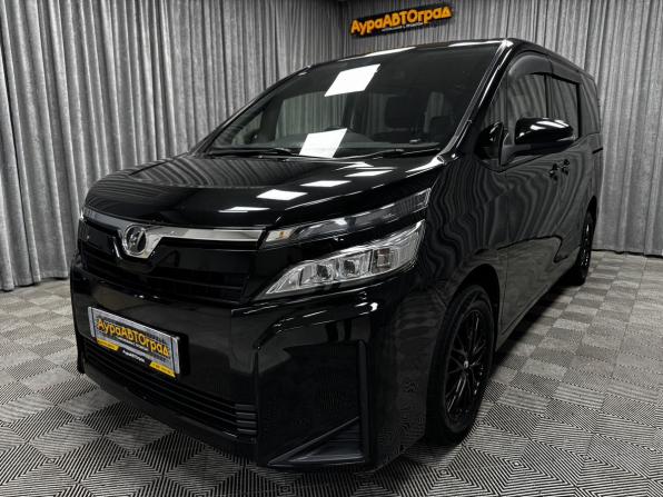 Toyota Voxy III (R80) Рестайлинг с пробегом 2018 года, цена 2 700 000 рублей, 88347 км, минивэн, Автокод Объявления