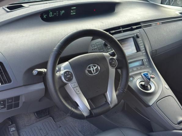 Toyota Prius III (XW30) с пробегом 2010 года, цена 1 030 000 рублей, 135000 км, лифтбек, Автокод Объявления