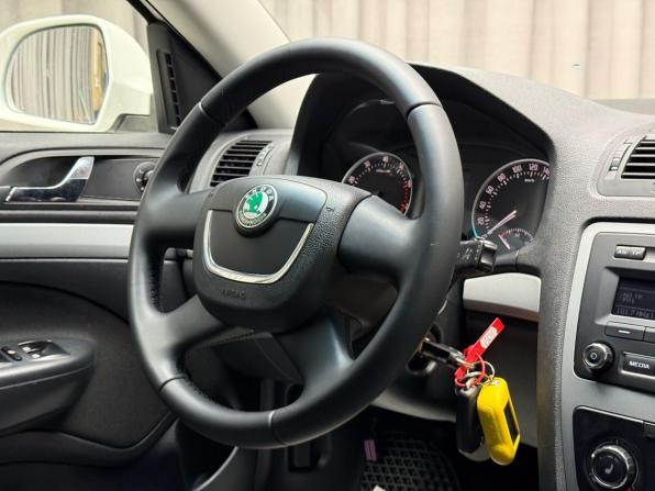Skoda Octavia II (A5) Рестайлинг с пробегом 2012 года, цена 819 000 рублей, 209245 км, лифтбек, Автокод Объявления
