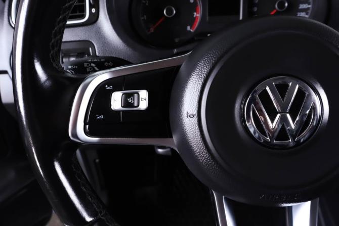 Volkswagen Polo V Рестайлинг с пробегом 2018 года, цена 1 519 000 рублей, 179000 км, седан, Автокод Объявления