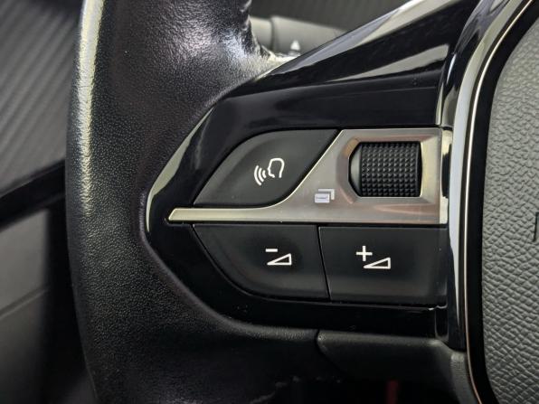 Peugeot 2008 II с пробегом 2021 года, цена 1 790 000 рублей, 118589 км, внедорожник, Автокод Объявления