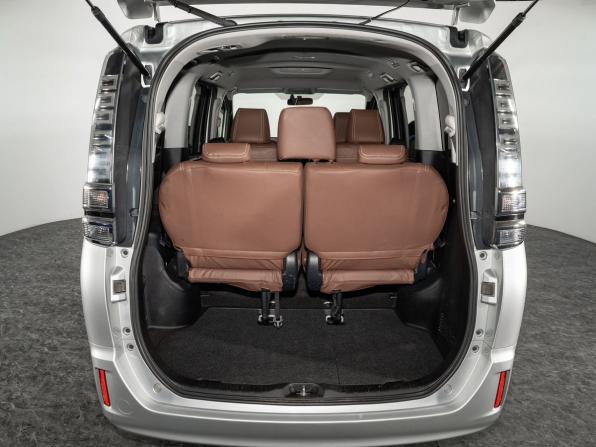 Toyota Voxy III (R80) с пробегом 2014 года, цена 1 900 000 рублей, 163329 км, минивэн, Автокод Объявления