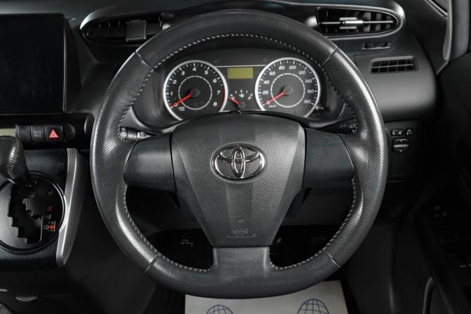 Toyota Wish II с пробегом 2010 года, цена 1 259 000 рублей, 161254 км, минивэн, Автокод Объявления