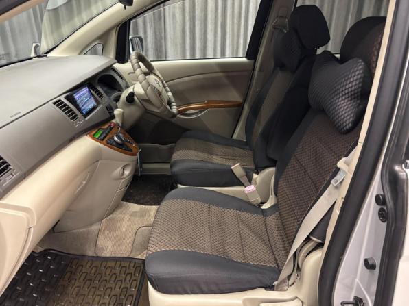 Toyota ISis I Рестайлинг с пробегом 2010 года, цена 1 089 000 рублей, 236000 км, минивэн, Автокод Объявления