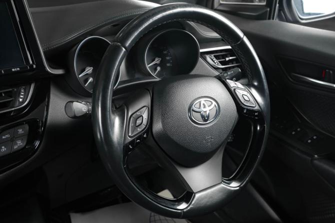 Toyota C-HR I с пробегом 2018 года, цена 1 959 000 рублей, 119290 км, внедорожник, Автокод Объявления