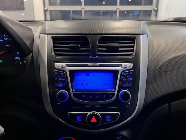 Hyundai Solaris I с пробегом 2011 года, цена 590 000 рублей, 240410 км, хэтчбек, Автокод Объявления