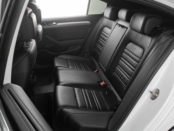 Volkswagen Passat B8 с пробегом 2018 года, цена 2 389 000 рублей, 130523 км, седан, Автокод Объявления