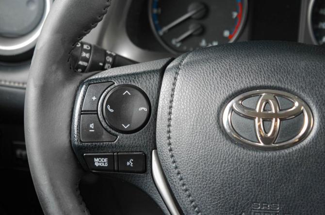 Toyota RAV4 IV (XA40) Рестайлинг с пробегом 2016 года, цена 2 199 000 рублей, 150000 км, внедорожник, Автокод Объявления