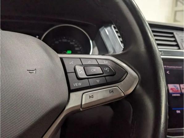 Volkswagen Tiguan II Рестайлинг с пробегом 2021 года, цена 2 420 000 рублей, 221426 км, внедорожник, Автокод Объявления