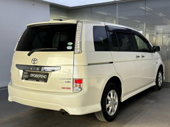 Toyota ISis I Рестайлинг с пробегом 2016 года, цена 1 630 000 рублей, 145800 км, компактвэн, Автокод Объявления