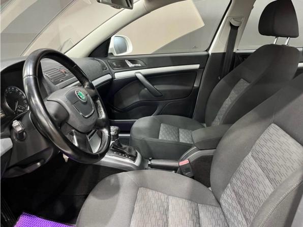 Skoda Octavia II (A5) Рестайлинг с пробегом 2011 года, цена 860 000 рублей, 91563 км, лифтбек, Автокод Объявления