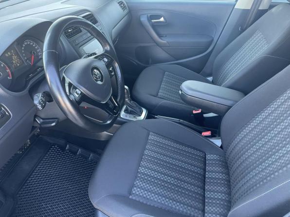 Volkswagen Polo V Рестайлинг с пробегом 2018 года, цена 1 332 400 рублей, 83021 км, седан, Автокод Объявления