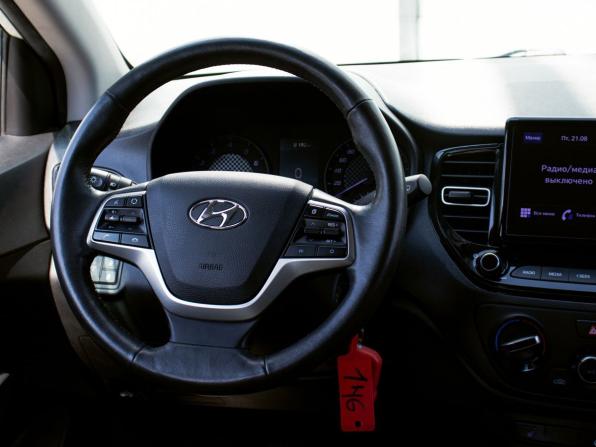Hyundai Solaris II с пробегом 2018 года, цена 1 229 000 рублей, 132576 км, седан, Автокод Объявления