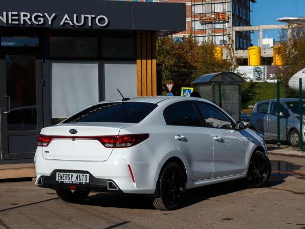 Kia Rio IV Рестайлинг с пробегом 2020 года, цена 1 410 000 рублей, 134673 км, седан, Автокод Объявления