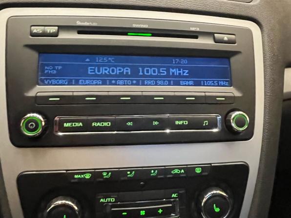 Skoda Octavia II (A5) Рестайлинг с пробегом 2011 года, цена 668 000 рублей, 254000 км, лифтбек, Автокод Объявления
