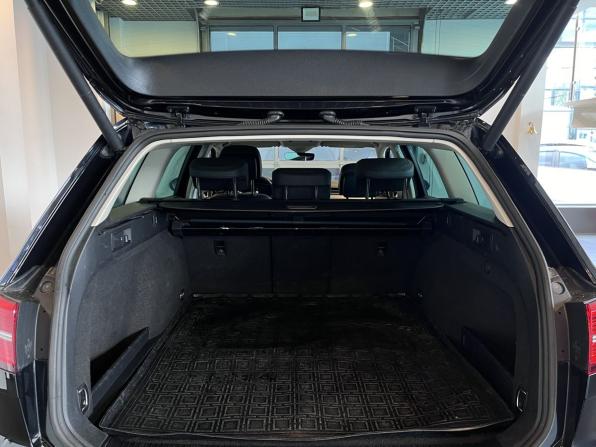 Volkswagen Passat B8 с пробегом 2018 года, цена 1 845 000 рублей, 305313 км, универсал, Автокод Объявления