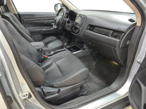 Mitsubishi Outlander III Рестайлинг 2 с пробегом 2018 года, цена 1 650 000 рублей, 239865 км, внедорожник, Автокод Объявления