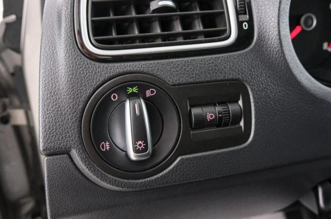 Volkswagen Polo V Рестайлинг с пробегом 2018 года, цена 1 229 000 рублей, 138000 км, седан, Автокод Объявления