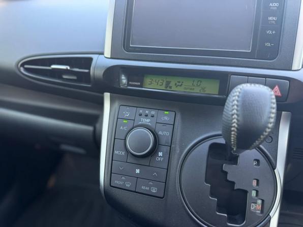 Toyota Wish II Рестайлинг с пробегом 2015 года, цена 1 690 000 рублей, 182854 км, минивэн, Автокод Объявления