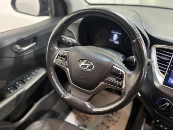 Hyundai Solaris II с пробегом 2017 года, цена 1 327 000 рублей, 73993 км, седан, Автокод Объявления