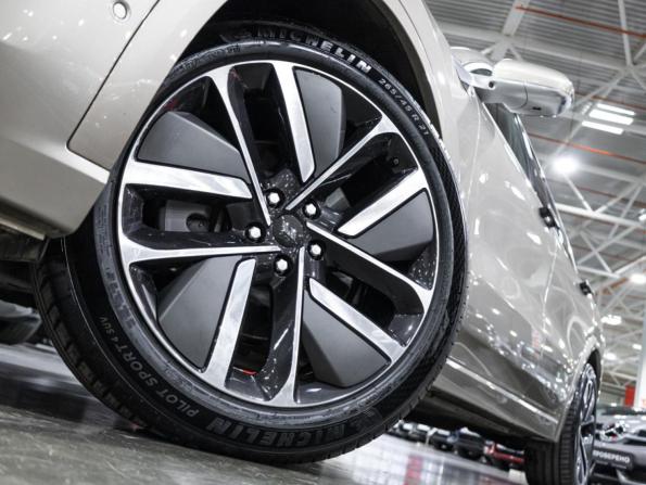 Li Auto (Lixiang) L8 I с пробегом 2022 года, цена 6 250 000 рублей, 4530 км, внедорожник, Автокод Объявления