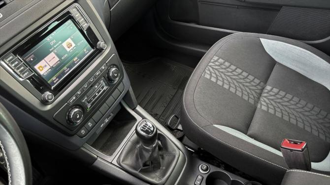 Skoda Yeti I Рестайлинг с пробегом 2017 года, цена 1 395 000 рублей, 1724602 км, внедорожник, Автокод Объявления