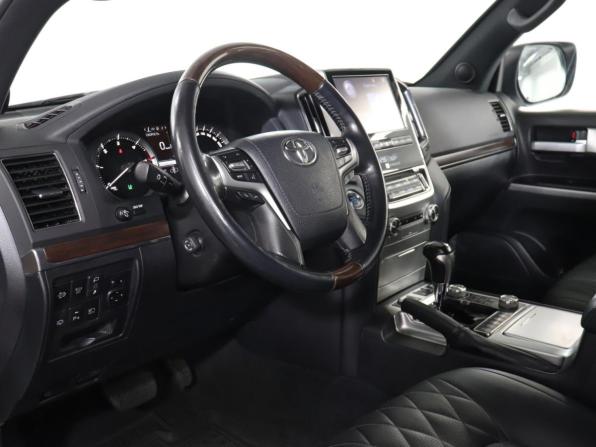 Toyota Land Cruiser 200 Series Рестайлинг 2 с пробегом 2017 года, цена 8 349 900 рублей, 68000 км, внедорожник, Автокод Объявления