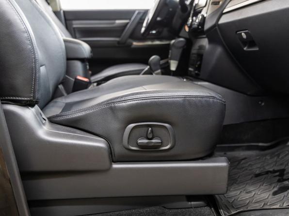 Mitsubishi Pajero IV Рестайлинг 2 с пробегом 2018 года, цена 3 758 000 рублей, 23652 км, внедорожник, Автокод Объявления