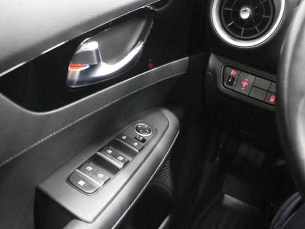 Kia Cerato IV Рестайлинг с пробегом 2022 года, цена 2 220 000 рублей, 15928 км, седан, Автокод Объявления