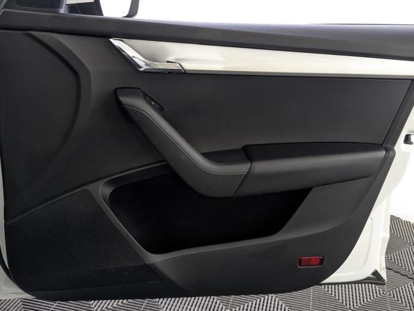 Skoda Octavia III (A7) Рестайлинг с пробегом 2020 года, цена 1 675 000 рублей, 130091 км, лифтбек, Автокод Объявления
