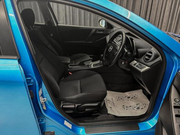 Mazda Axela II с пробегом 2010 года, цена 799 000 рублей, 180000 км, хэтчбек, Автокод Объявления