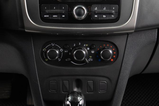 Renault Logan II Рестайлинг с пробегом 2019 года, цена 1 079 000 рублей, 156528 км, седан, Автокод Объявления