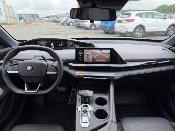 Changan UNI-V I с пробегом 2023 года, цена 2 165 000 рублей, 39100 км, лифтбек, Автокод Объявления