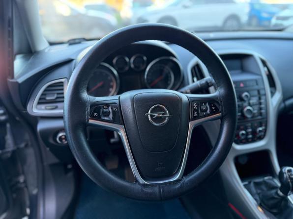 Opel Astra J с пробегом 2011 года, цена 555 000 рублей, 227465 км, хэтчбек, Автокод Объявления