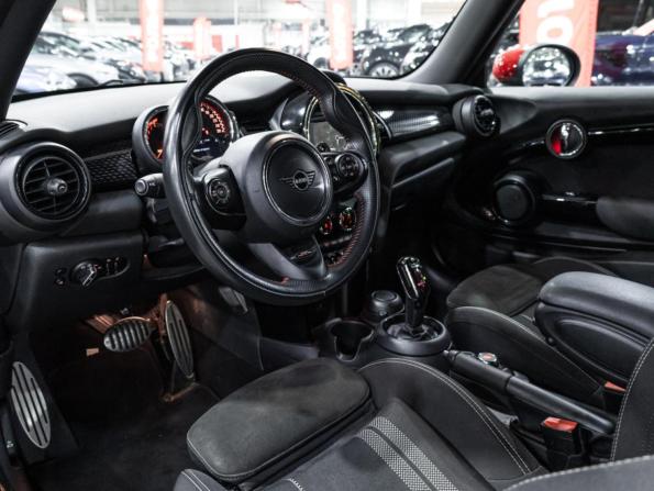 Mini Hatch III (F55/F56) Рестайлинг с пробегом 2019 года, цена 2 799 000 рублей, 54711 км, хэтчбек, Автокод Объявления