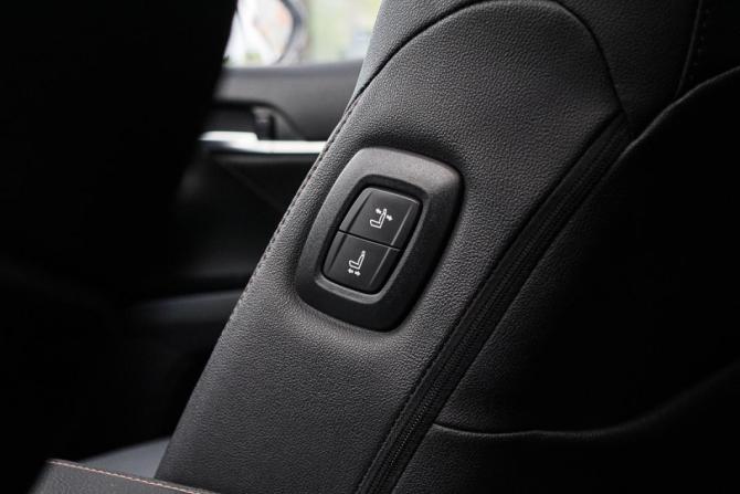 Toyota Camry VIII (XV70) Рестайлинг с пробегом 2023 года, цена 3 850 000 рублей, 21600 км, седан, Автокод Объявления