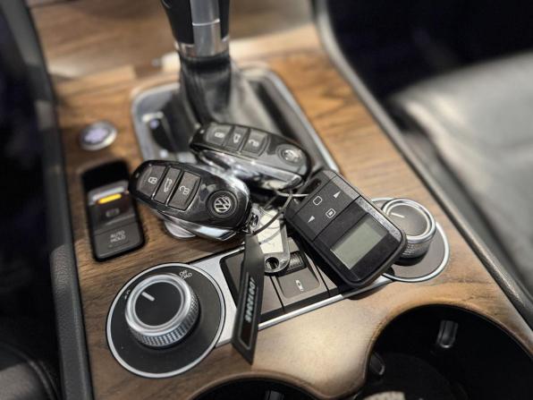 Volkswagen Touareg II Рестайлинг с пробегом 2018 года, цена 3 390 000 рублей, 169436 км, внедорожник, Автокод Объявления