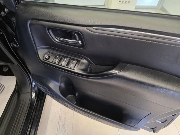 Toyota Voxy III (R80) с пробегом 2015 года, цена 1 800 000 рублей, 208185 км, минивэн, Автокод Объявления