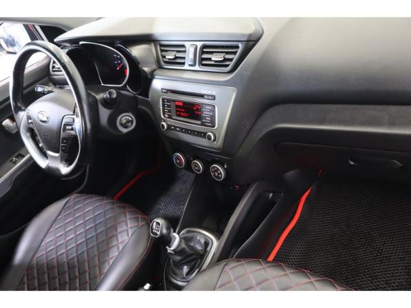 Kia Rio III Рестайлинг с пробегом 2016 года, цена 871 500 рублей, 212000 км, седан, Автокод Объявления