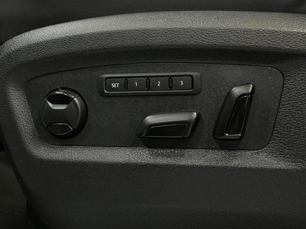 Volkswagen Multivan T6 Рестайлинг с пробегом 2020 года, цена 5 250 000 рублей, 191511 км, минивэн, Автокод Объявления