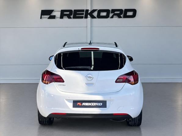Opel Astra J с пробегом 2011 года, цена 609 000 рублей, 224103 км, хэтчбек, Автокод Объявления