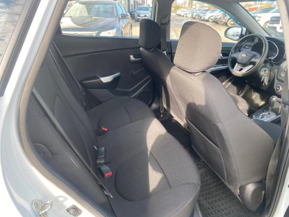 Kia Rio III с пробегом 2013 года, цена 900 000 рублей, 109472 км, хэтчбек, Автокод Объявления