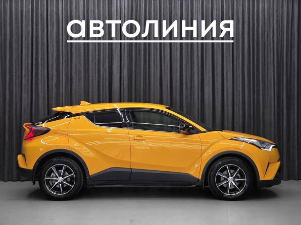Toyota C-HR I с пробегом 2017 года, цена 2 100 000 рублей, 57000 км, внедорожник, Автокод Объявления