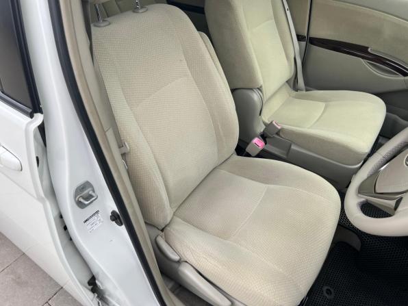 Toyota ISis I Рестайлинг с пробегом 2013 года, цена 1 514 000 рублей, 93472 км, минивэн, Автокод Объявления