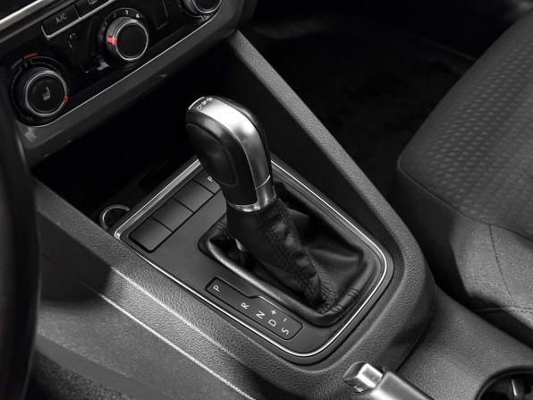 Volkswagen Jetta VI Рестайлинг с пробегом 2018 года, цена 1 250 000 рублей, 118600 км, седан, Автокод Объявления