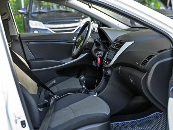 Hyundai Solaris I с пробегом 2013 года, цена 735 000 рублей, 122713 км, седан, Автокод Объявления