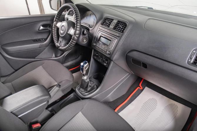 Volkswagen Polo V Рестайлинг с пробегом 2015 года, цена 899 000 рублей, 206000 км, седан, Автокод Объявления